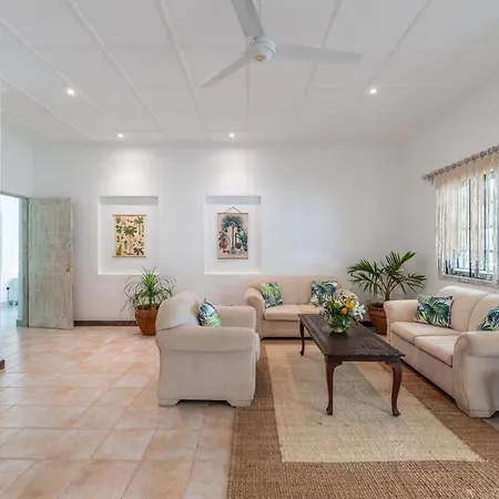 Hibiscus Apartment Galu Exterior photo